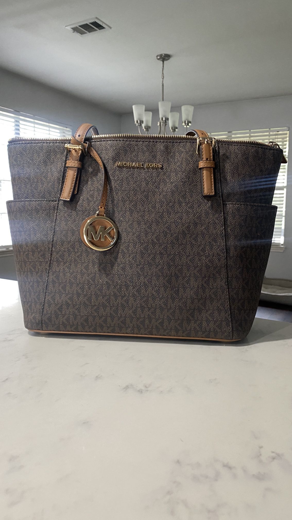 Michael Kors Voyager Tote - Vanilla for Sale in Guthrie, OK - OfferUp