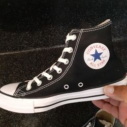 Converse womens 7.5 Practicaly new 