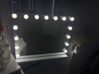Hollywood Vanity Mirror with LED Bulbs
