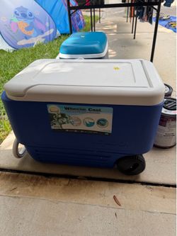 Igloo ice chest cooler