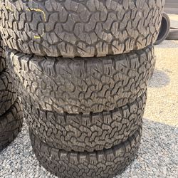 275/65r18 Bfgoodrich ko2 tires en excelente condiciónes de vida las 4