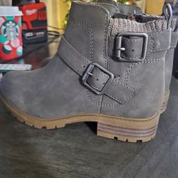 Wonder nation girls boots. Size 2. 