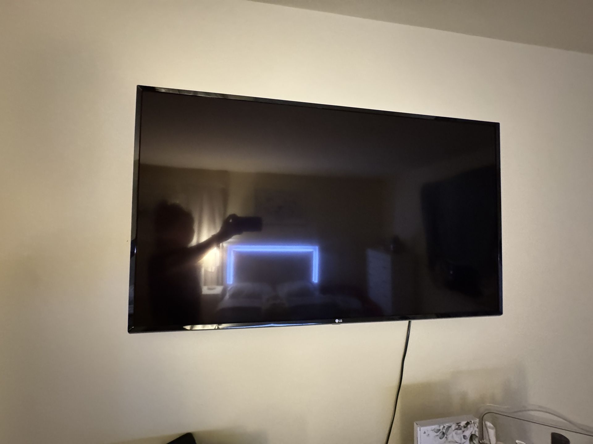 55” LG Tv $200 smart Remote