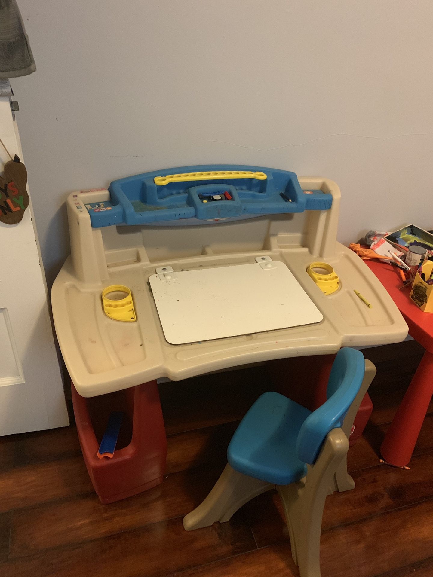 Kid desk with chair