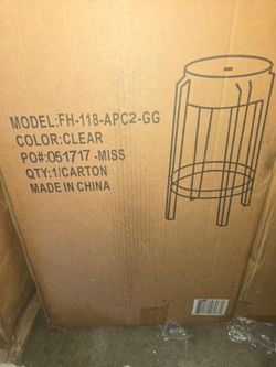 Silla de plastico transparente