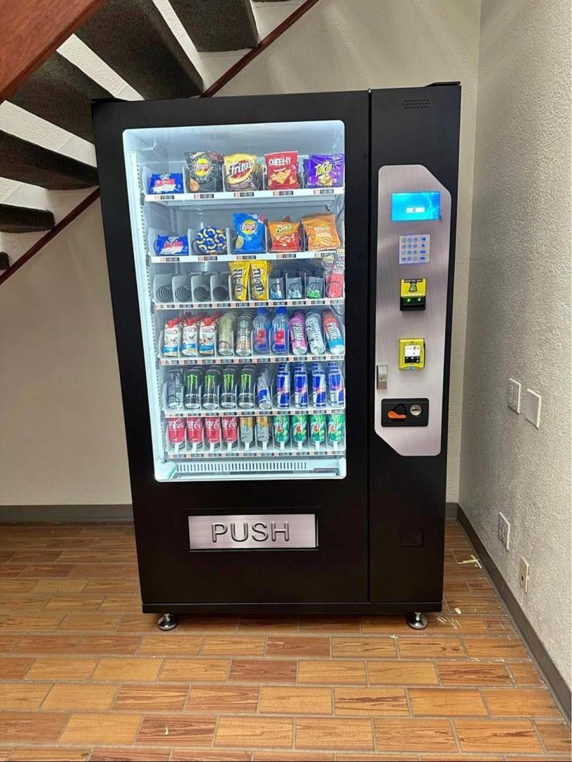 VENDING MACHINE WITH CREDIT CARD READER
