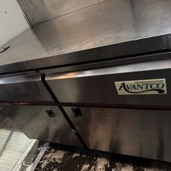 Avantco Freezer 