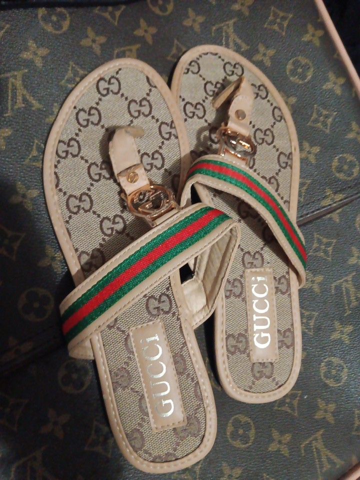 Gucci Flip Flops Size 39EU WOMENS