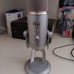 BLUE Brand Streaming Microphone