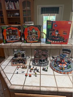 Lemax Spooky Town Halloween Village Bundle – Animated Zombie Ride