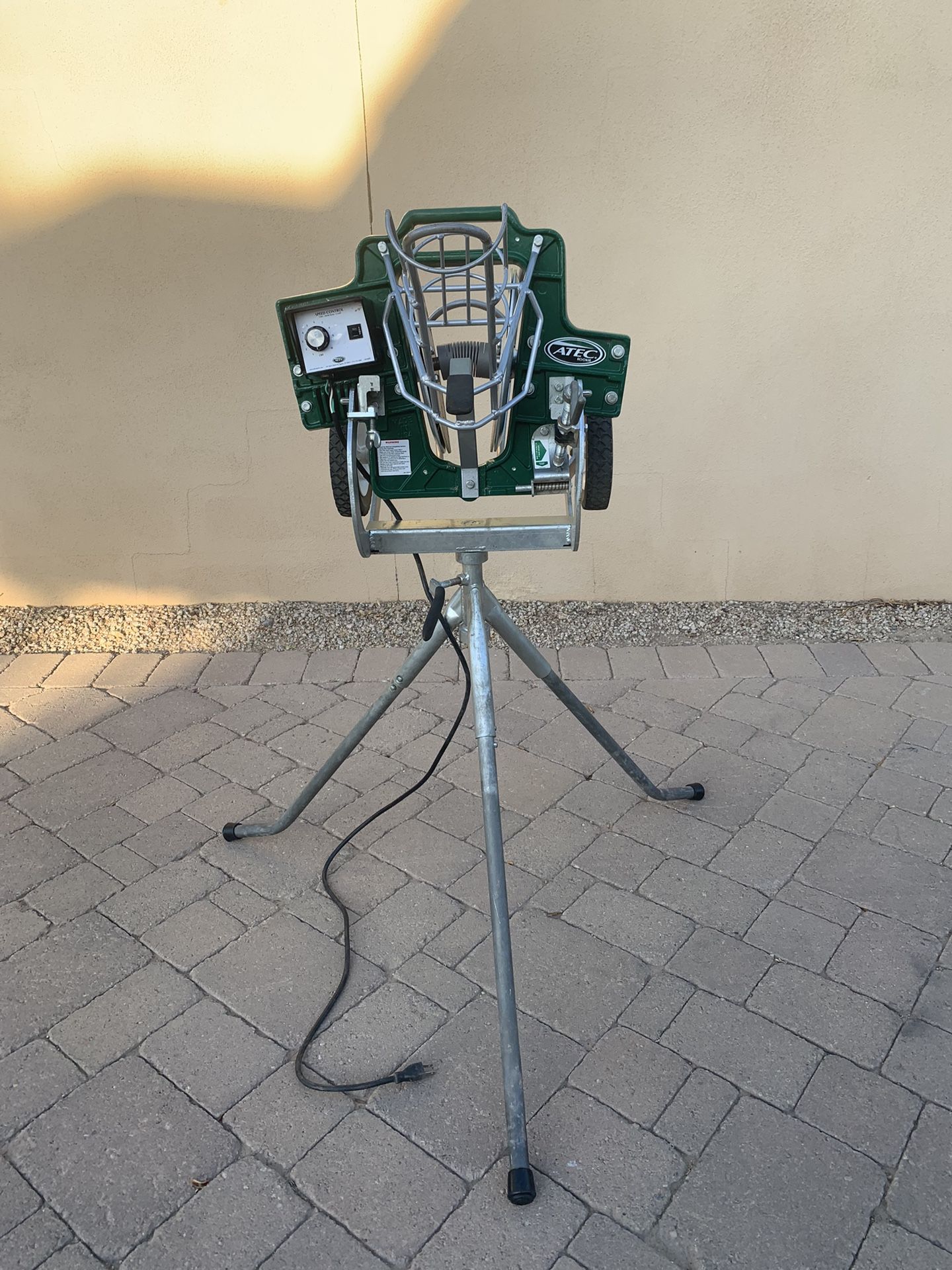 Softball Pitching Machine Atec