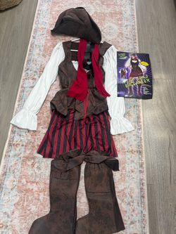 Women’s pirate costume