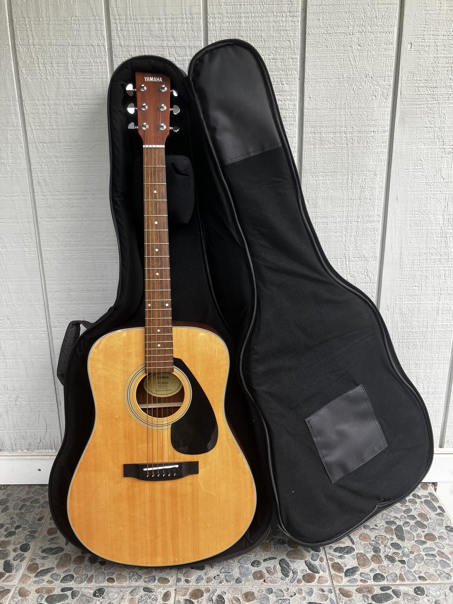 Yamaha F325D Acoustic Guitar with Guitar Case