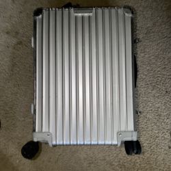 Rimowa Classic Cabin S Carry On 