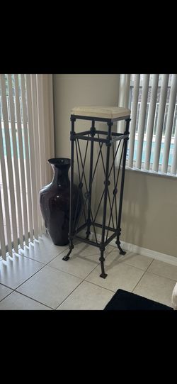 2 - Kreiss Furniture Stands 5'