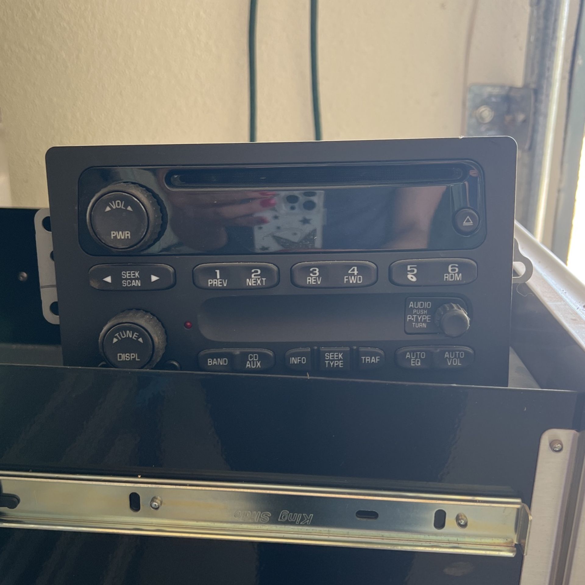 2003-2006 Chevy Silverado OEM Radio