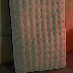 queen size clean luxury mattress lightly used