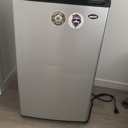 Mini fridge