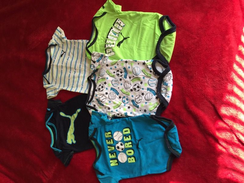 Lots of baby clothes !