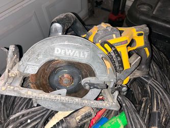 DeWalt cordless circular saw