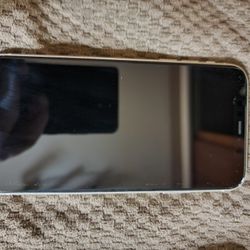 Apple iPhone 11  64 GB & Otter Box Case