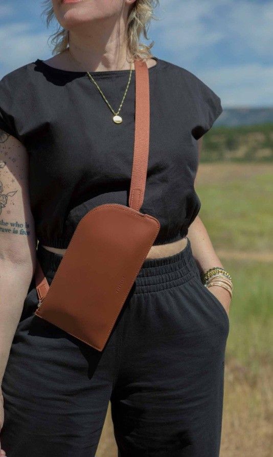 Everlane The Cactus Leather Sling Bag 
