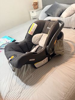 Chicco Infant Car Seat perfect condition with base + additional base available