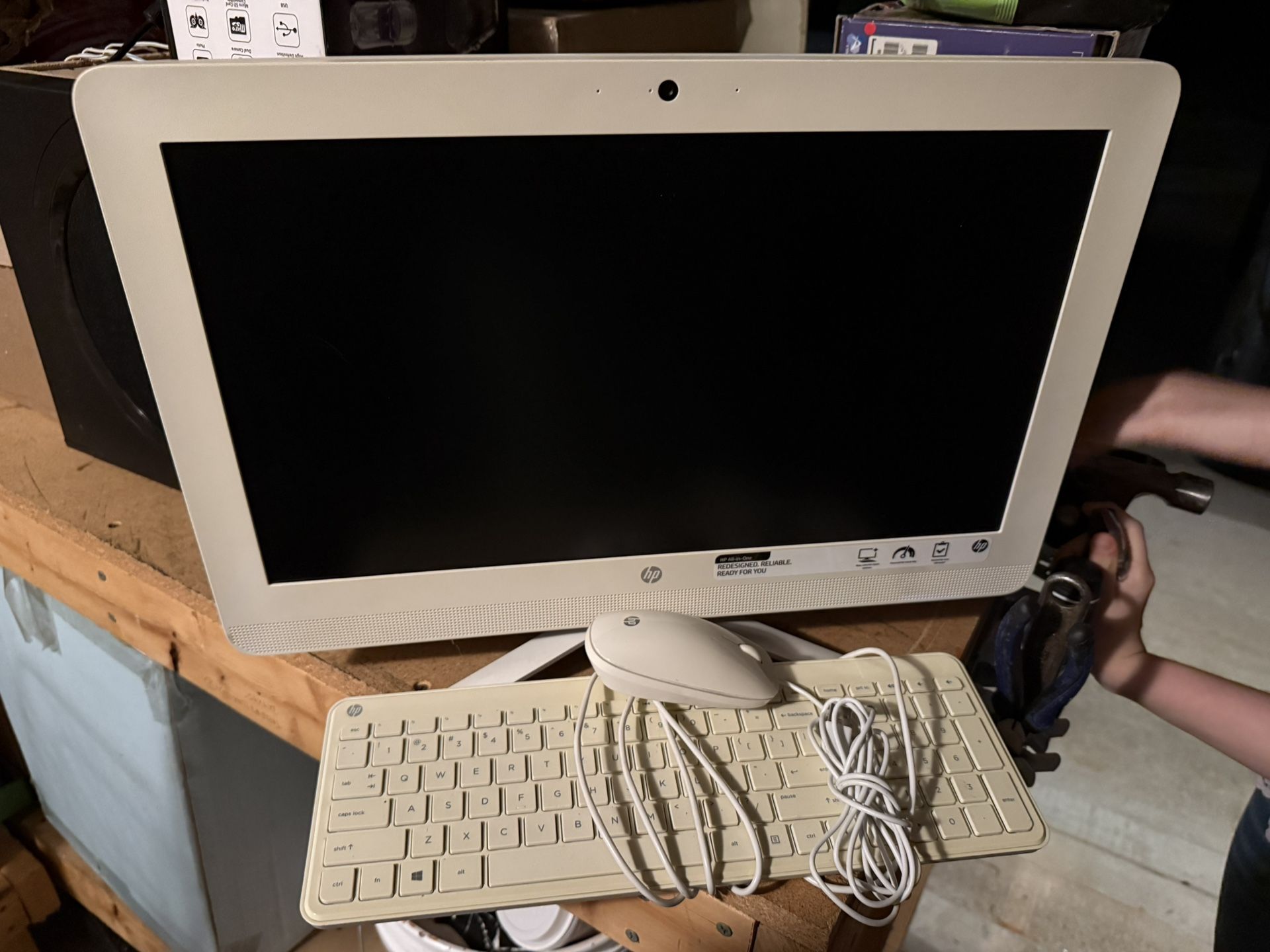 HP All-in-One 20” Desktop – AMD Quad-Core, 1TB HDD, Keyboard & Mouse