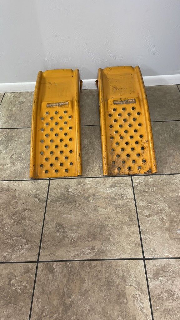 PITTSBURGH AUTOMOTIVE
Solid Steel Auto Ramp Set