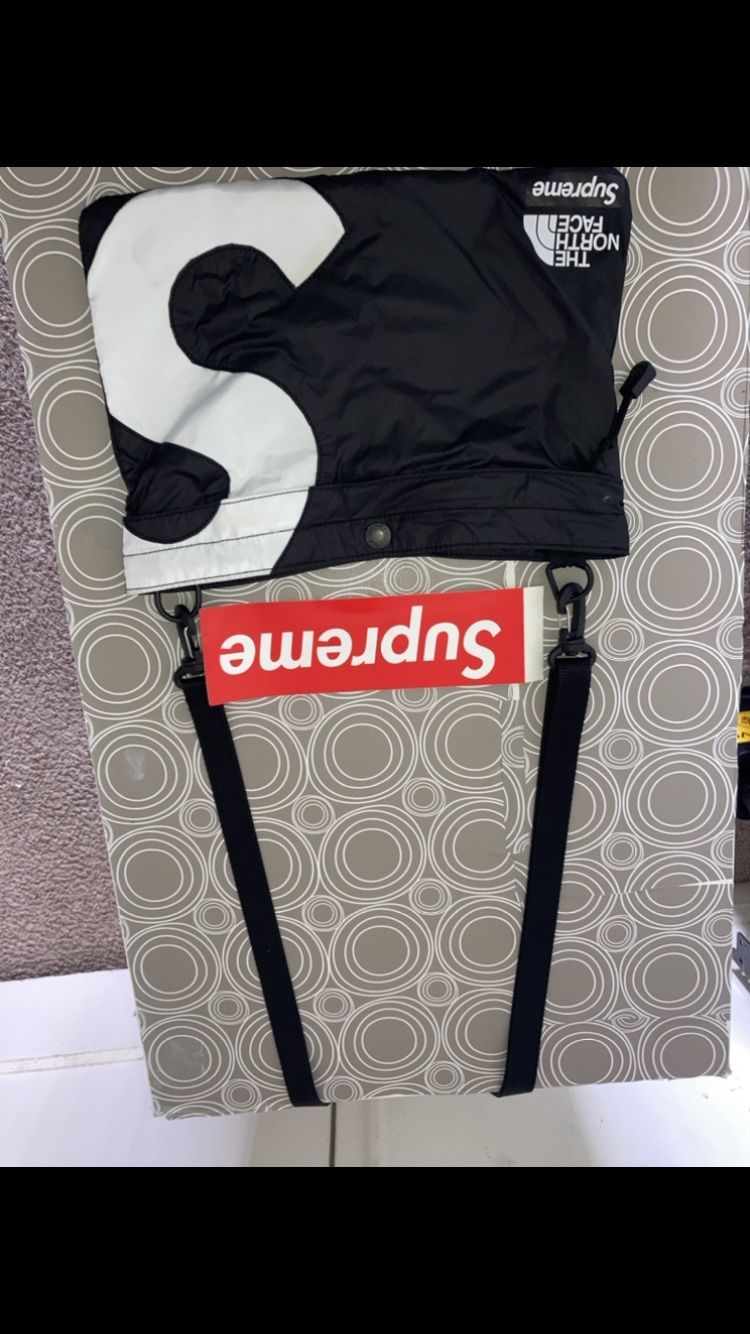  Supreme x The North Face S Logo Shoulder Bag 'Black' 1 of 2 Supreme x The North Face S Logo Shoulder Bag 'Black'