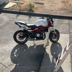 2019 Benelli TNT 300