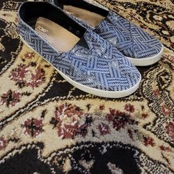 Toms Ladies Flats Size 9