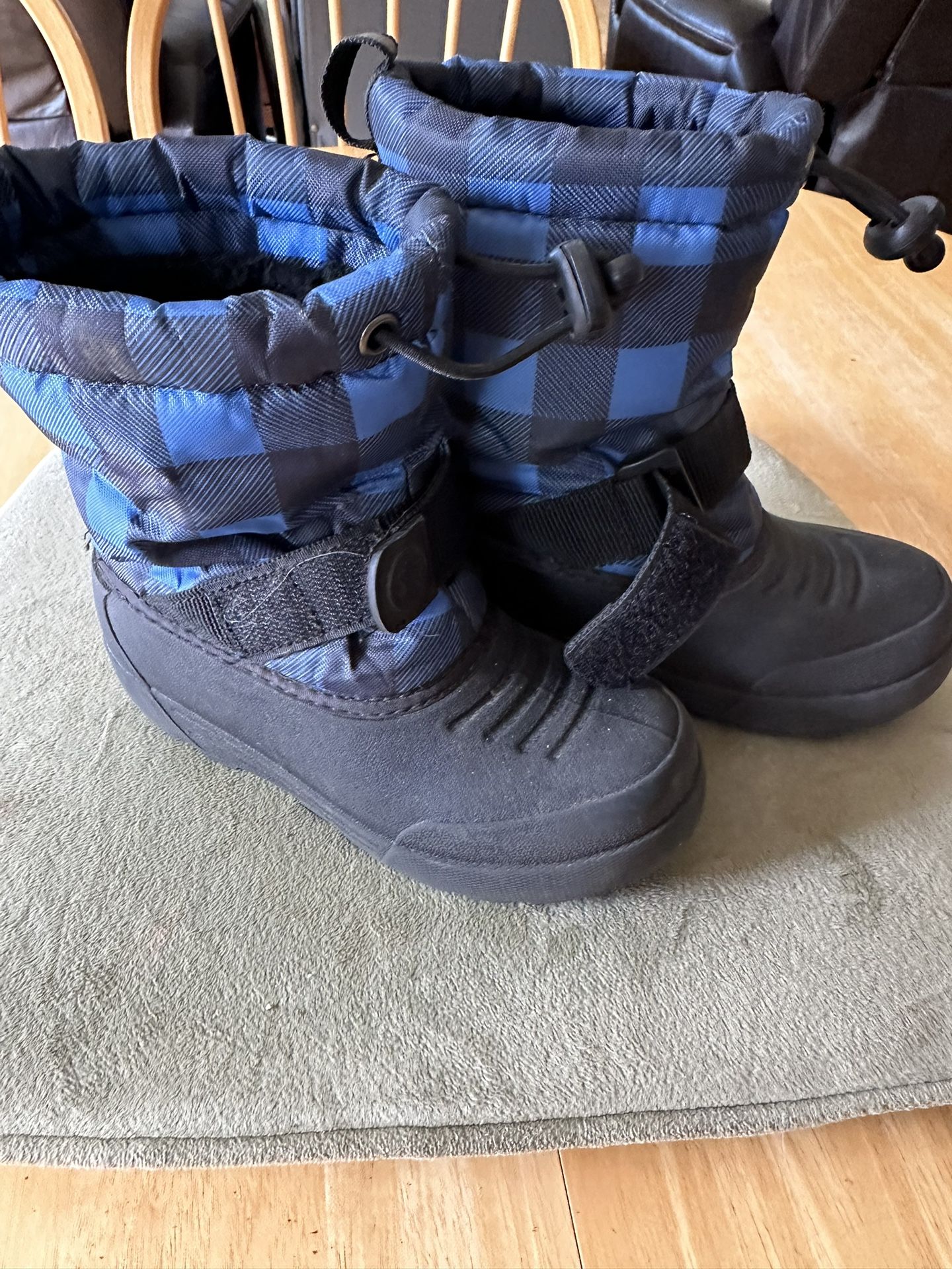 NEED TO SELL ASAP!!! Little Boy Size 10 Winter boots