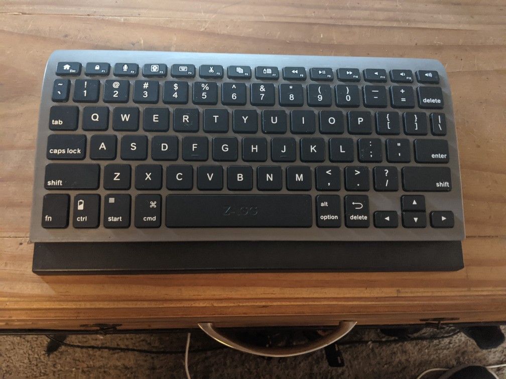 Bluetooth Keyboard and phone/tablet stand