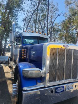 2013 Peterbilt 389 Day Cab