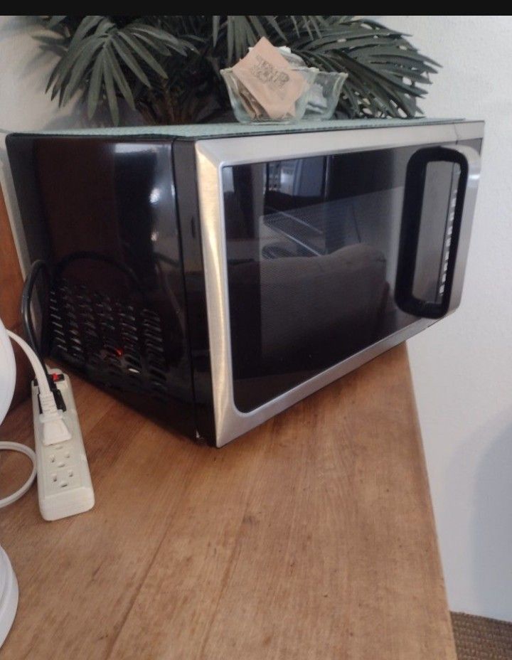 Hamilton Beach Microwave 2019 From Walmart Excellent Condition