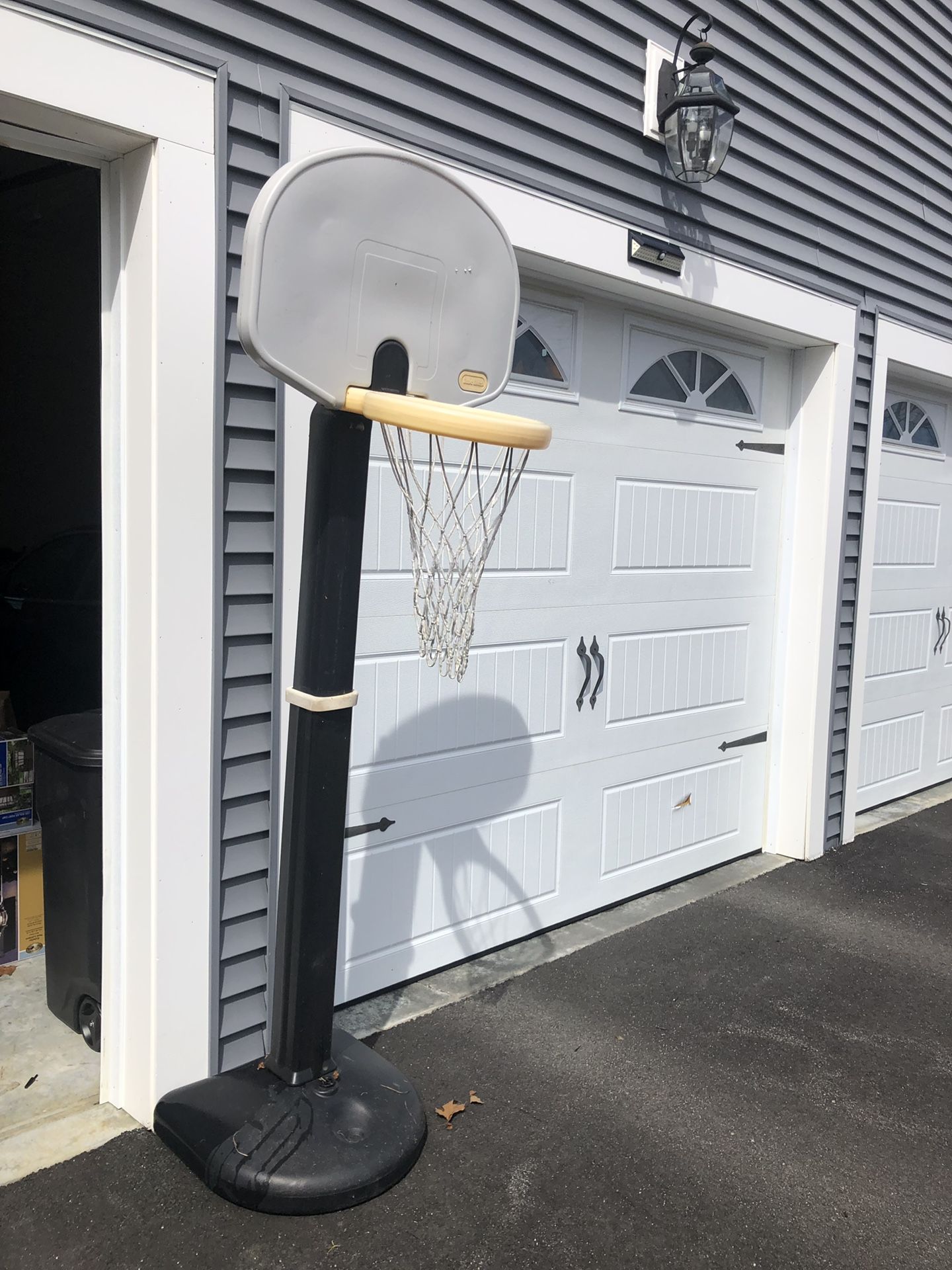 Basketball hoop