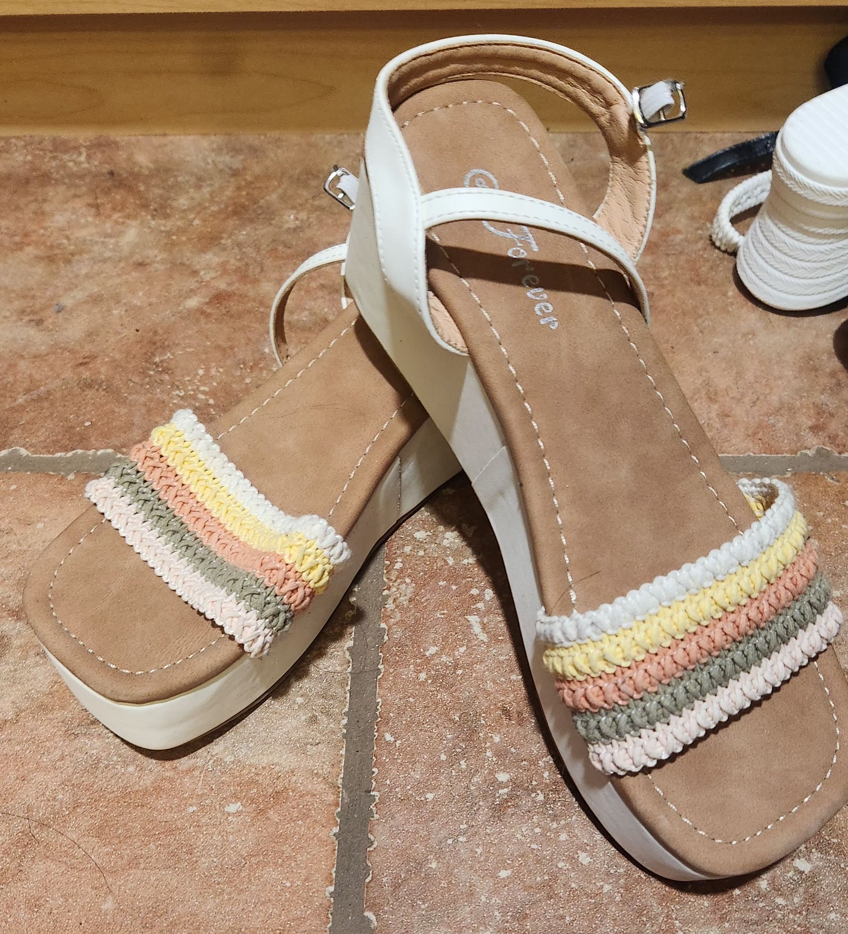 Cute sandals size 8
