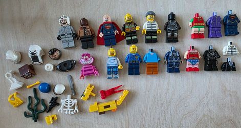 Lego Minifigure & Accessories Lot (Star Wars, Superheros)