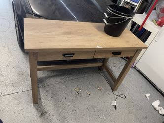 Desk With Usb Power 