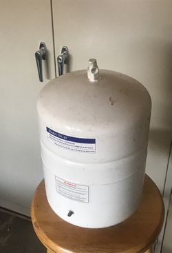 Water tank for water filter