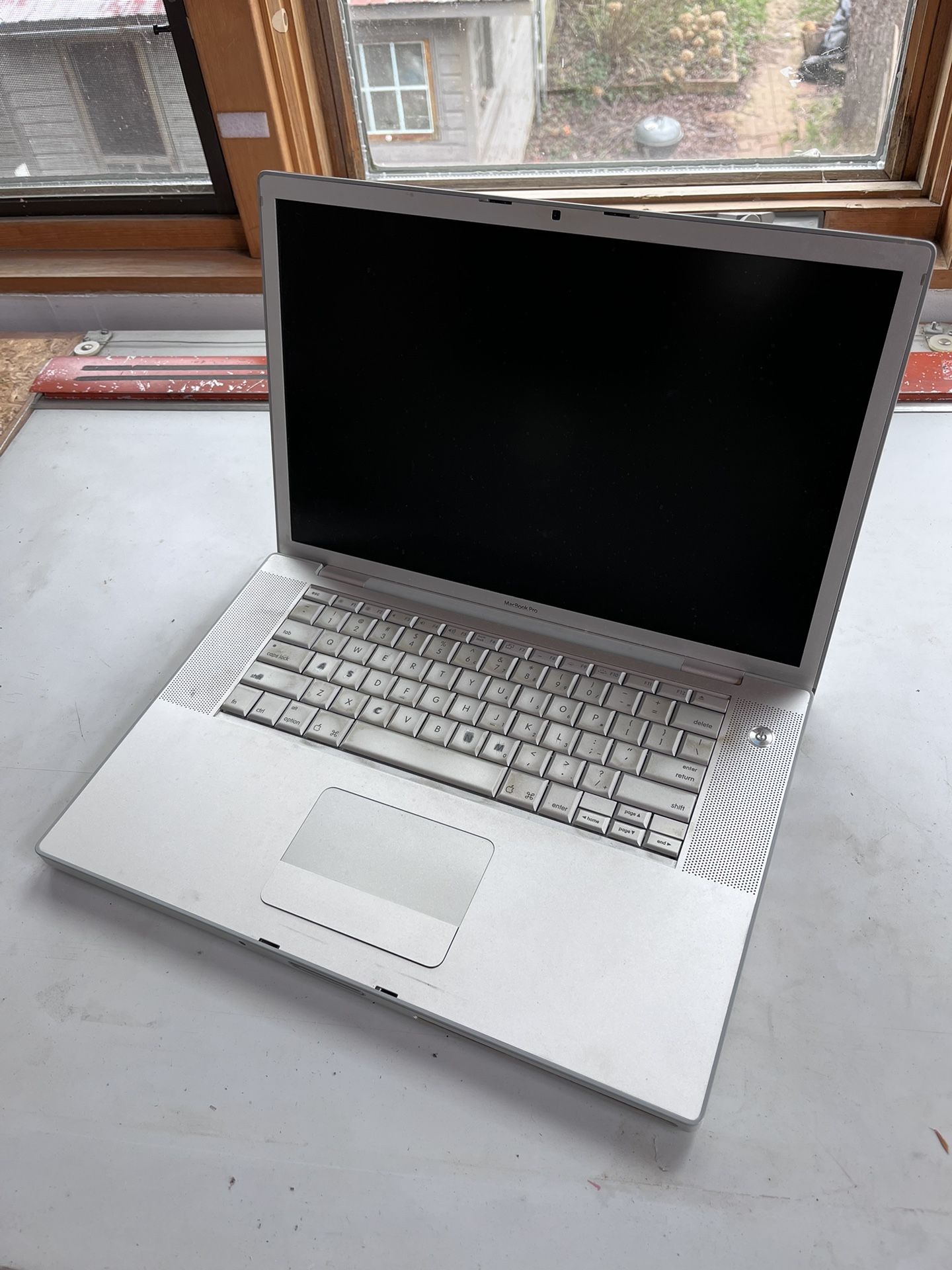 Macbook Pro 14”x9.5”x1”