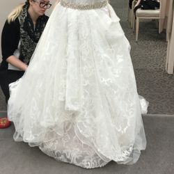  Vera Wang, Cathedral Veil, belt, as well as underskirt