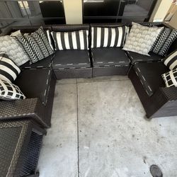 Frontgate 6 Piece Wicker Modular Outdoor Sectional & Side Table