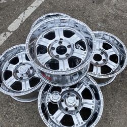 5 Chrome Rims For A truck Or Jeep size 17x9j 