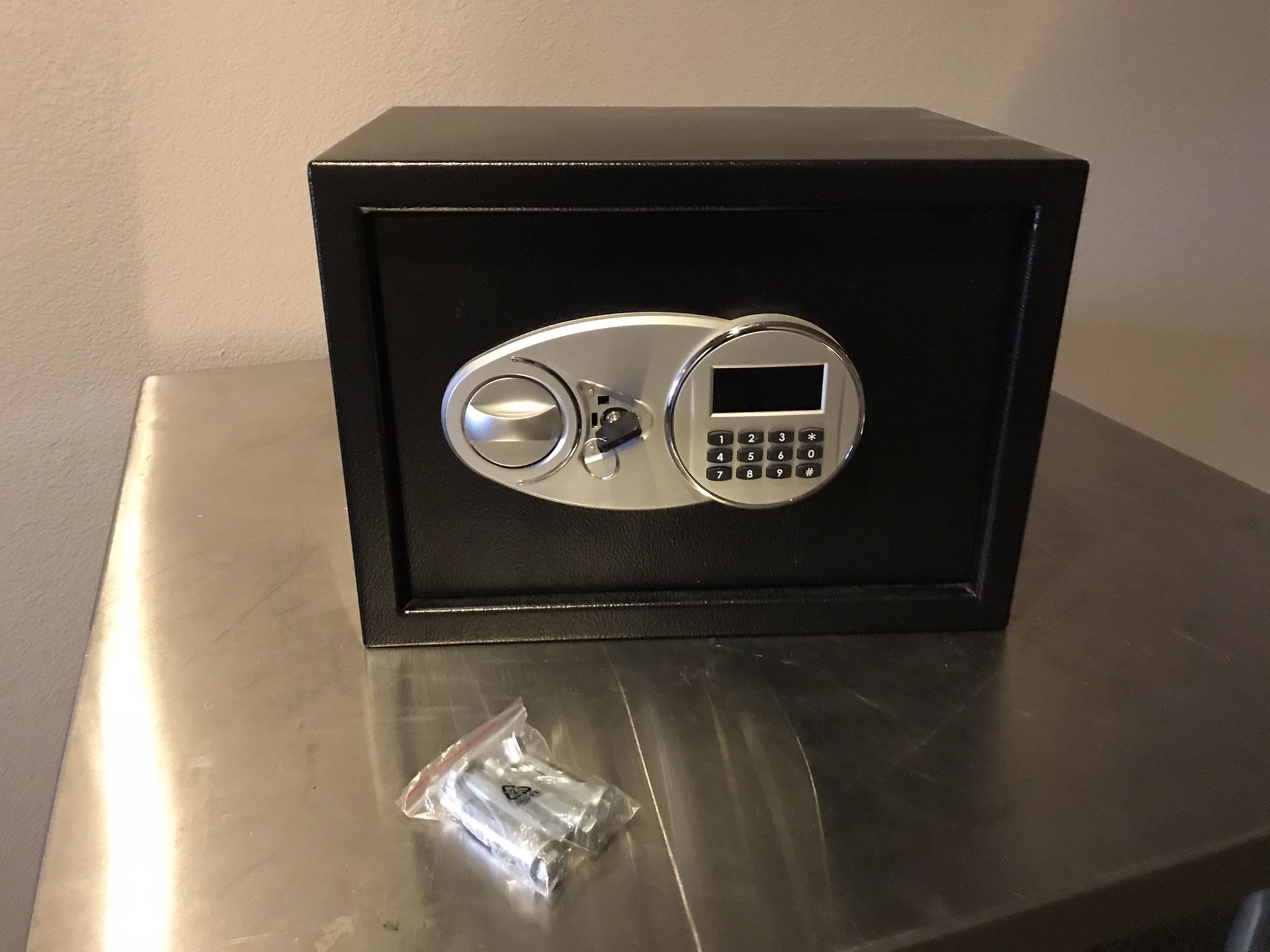 .6 cubic foot safe with programmable code and key