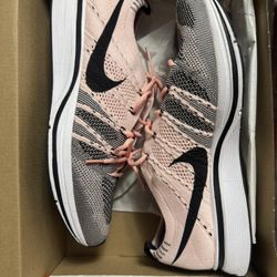 WORN ONCE NIKE FLYKNIT TRAINER SIZE 9.5 SUNSET 