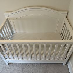 Baby Crib in White