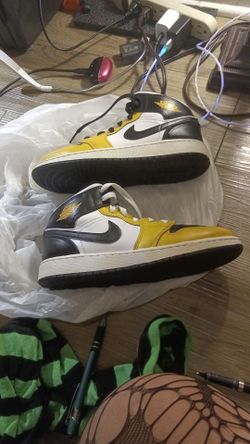 Black and yellow air Jordans size 5y