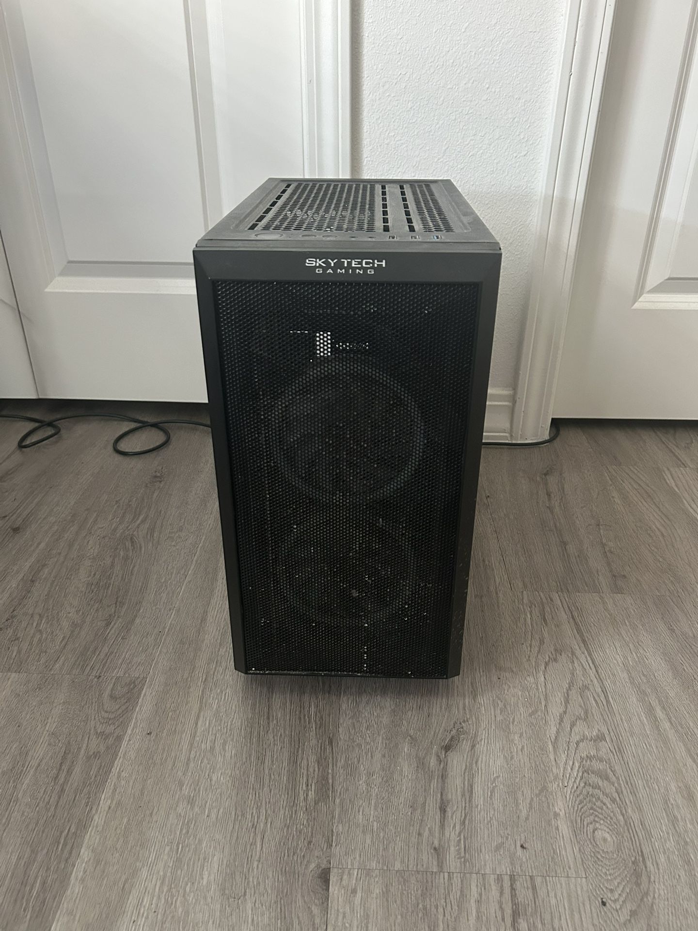 Sky Tech Gaming CHRONOSM Mini  gaming PC